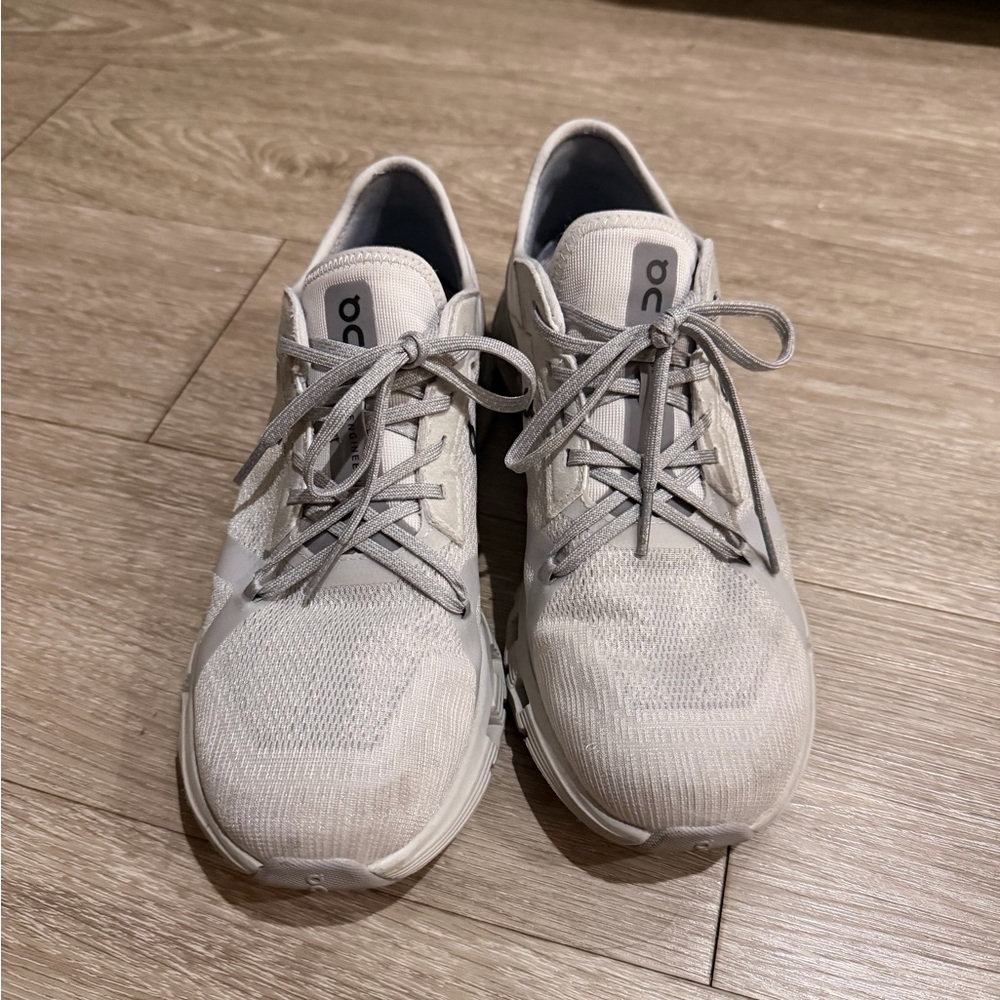 On Running women’s grey Athletic Shoes